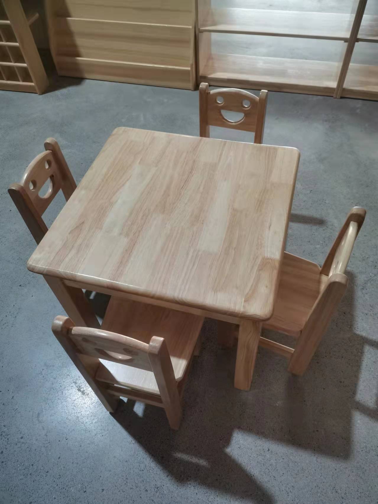 幼兒小方桌